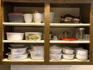 lot 64 image: Lot of corning warecasserole dishes