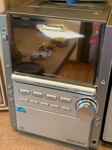 lot 69 image: Bookshelf Panasonic CD Stereo System