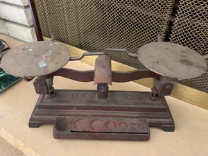 lot 74 image: Lot of fun vintage items, scale and two banks