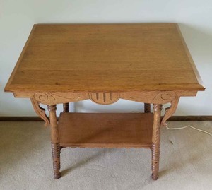 lot 87 image: 1890s parlor table with turned legs