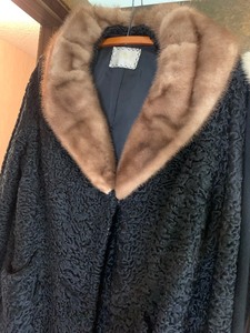 lot 86 image: Vintage coat and sweater with fur and stole