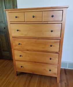 lot 90 image: Bedroom set includes two dressers and headboardbedframe.