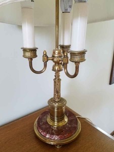 lot 89 image: Marble base and brass lamp. 27 tall with shade