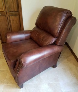 lot 114 image: Leather Barcalounger