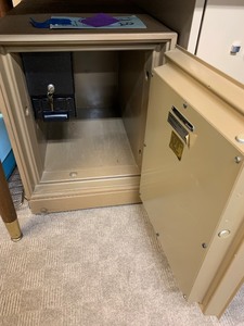 lot 119 image: Montgomery Ward 9042 Combnation Safe
