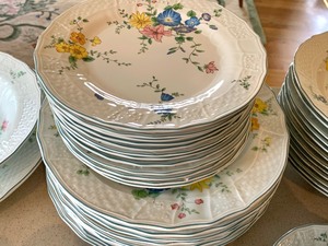lot 44 image: Mikasa Dish Set- Antique Green Victoria