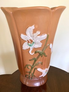 lot 42 image: Large Weller 13 Vase and 6.5 Hull Vase
