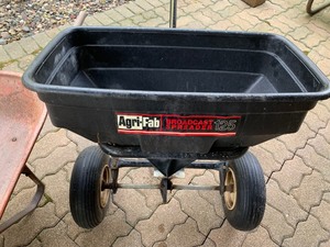 lot 133 image: Wheelbarrow and Broadcast Spreader