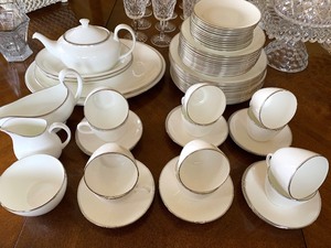lot 41 image: Set of Wedgwood Dishes