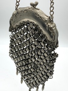 lot 172 image: Small Vintage Metal Purse
