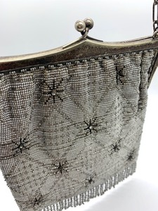 lot 178 image: Lot of Four Vintage Beaded and Coth Purses