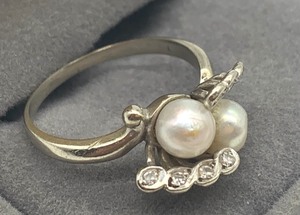 lot 184 image: 14K Pearl Ring