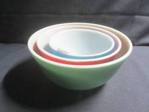 Pyrex Nesting Bowls