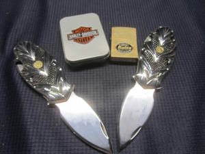 Harley Lighter, Knives