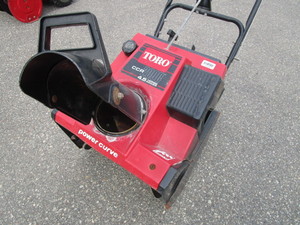 lot 111 image: TORO SINGLE STAGE SNOW BLOWER