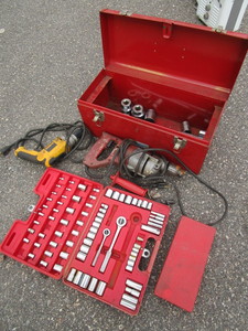 lot 119 image: TOOL BOX, LARGE RACHETS, SOCKETS, ETC.