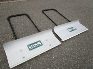lot 123 image: MAN PLOW ALUMINUM SNOW PUSHERS