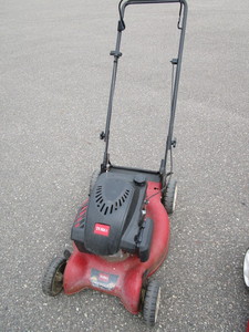 lot 131 image: TORO RECYCLER LAWN MOWER