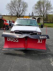 lot 101 image: FORD F-250 SUPER DUTY PLOW TRUCK