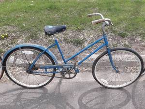 lot 2 image: Vintage Rambler 26 Girls Bike