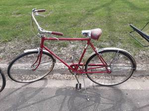 lot 3 image: Vintage Schwinn 26 Mens Bike. 3 Speed