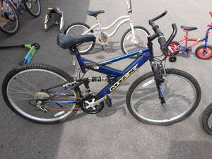 lot 4 image: Mongoose MGX 26 Mountain Bike