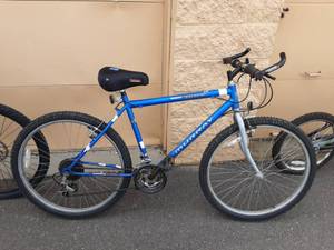 lot 8 image: Murray Extreme 26 18 Speeds. Needs Wheel Bearing Work.