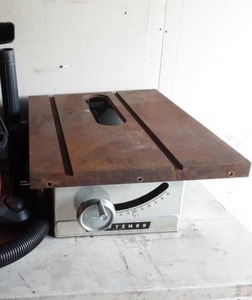 lot 18 image: Craftsman Table Saw. Cast Iron Frame. No Motor.