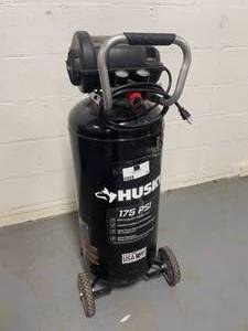 lot 40 image: HUSKY 20 Gal. 175 PSI Portable Electric Air Compressor