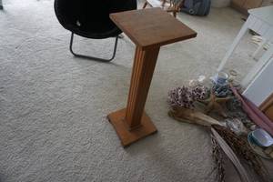 lot 18 image: Solid Wood Pedestal Plant Stand