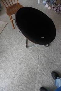 lot 27 image: Low Profile Cloth Chair