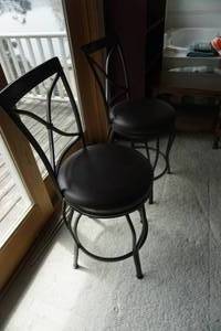 lot 26 image: Set of - 2 Metal Framed Padded Dining Room Chairs