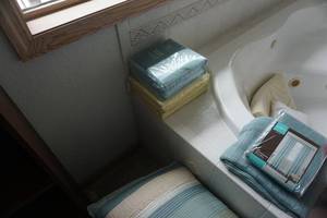 lot 25 image: Large Lot of King Size Bedroom Linens