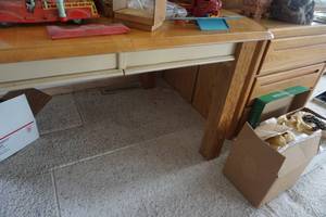 lot 38 image: Solid Wood Dining Room Table With Leaf
