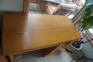 lot 32 image: Solid Wood Computer Desk