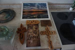 lot 77 image: Lot of Religious Themed Wall Decor