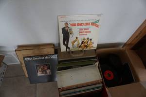 lot 120 image: Large Lot of LP & 45 Records In An Assortment of Artists