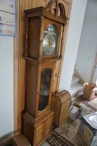 lot 40 image: Howard Miller Tempus Fught Grandfather Clock
