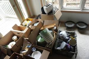 lot 105 image: Large Lot of Kitchen Housewares & Accessories