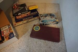 lot 47 image: Lot of Vintage Board Games