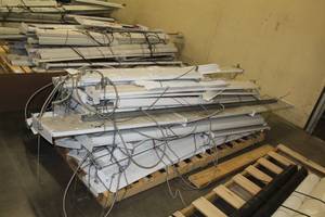 lot 1333 image: Industrial Lighting