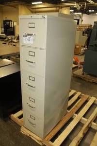 lot 1362 image: Hon Metal File Cabinet 5-Drawer
