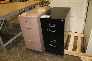 lot 1364 image: Lot of (2) Metal File Cabinet 2-Drawer