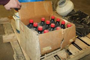 lot 1352 image: Lot of (One Case) Mobil1 Almo 525 air Tool Oil 1-Quart