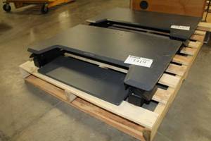 lot 1419 image: Ergotron Standing Desk