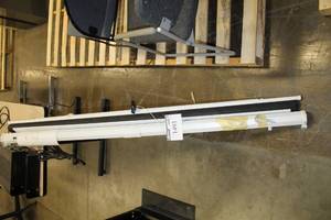 lot 1493 image: Da-Lite Projector Screen 6ft.