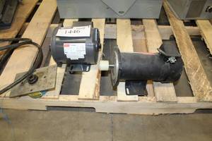 lot 1446 image: Lot of (2) Dayton Split Phase Motor 5K043BA, Permanent Magnet DC Motor 2M168D