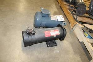 lot 1447 image: Lot of (2) Dayton Dayton Permanent Magnet DC Drive Motors, GE Adjustable Speed Drive Motor