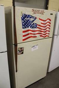 lot 1552 image: Whirlpool Estate Refrigerator Freezer 19.9 cu.ft.