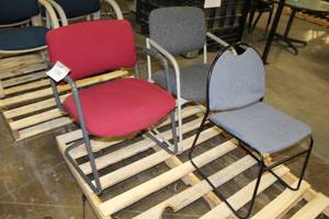 lot 1500 image: Lot of (3) Office Chairs